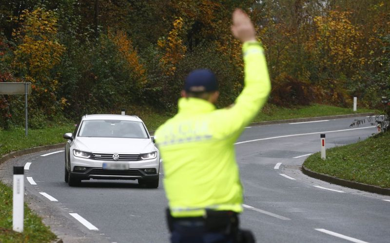 policija stop omejitev gibanja bobo2.JPG
