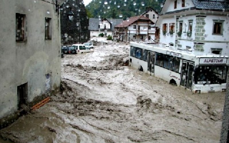 Poplave v Železnikih 2007.jpg
