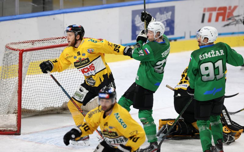 olimpija hokej.JPG