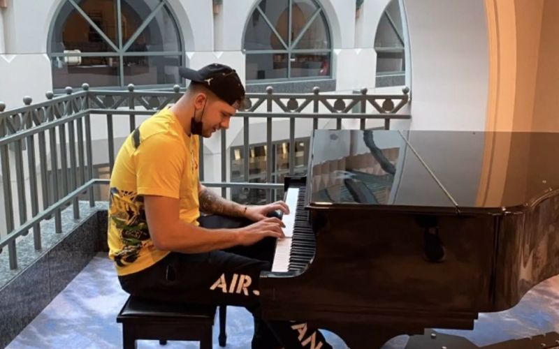 luka dončić klavir 1.jpg