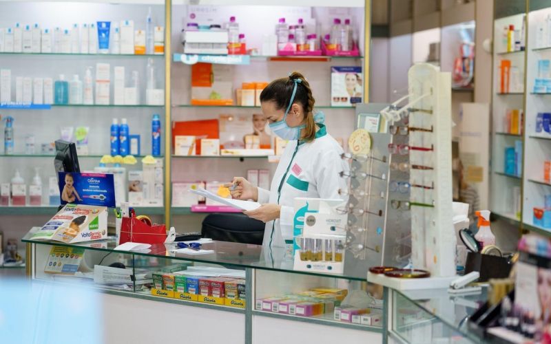farmacevt, farmacevtka, koronavirus