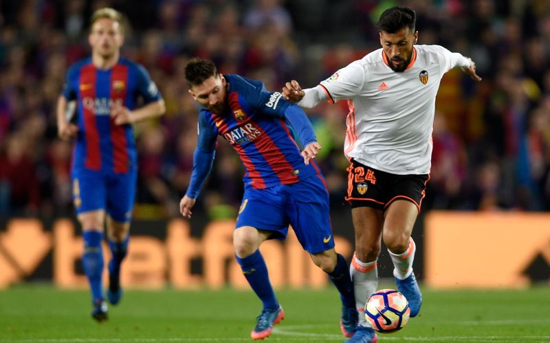 garay messi.jpg