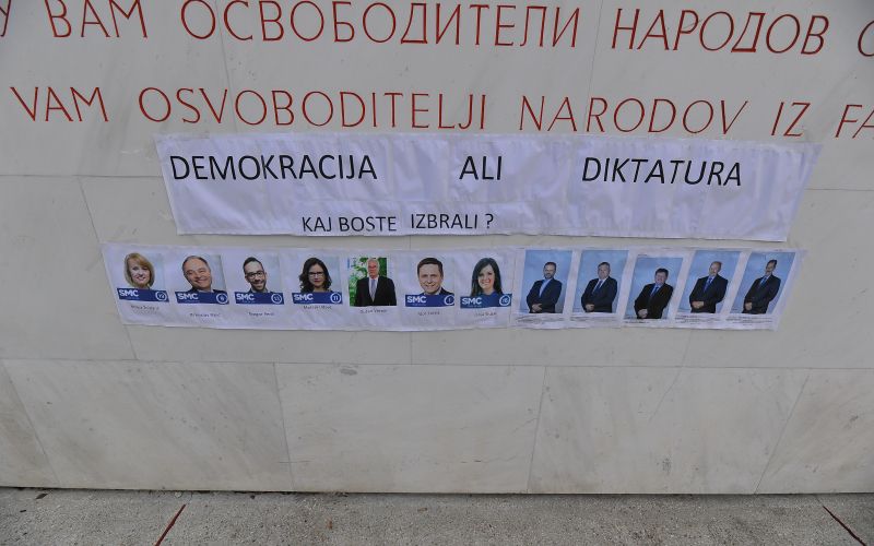 murska-sobota, plakati, demokracija-ali-diktatura