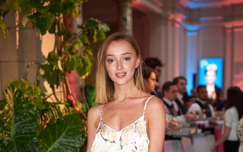 phoebe dynevor 1.jpg
