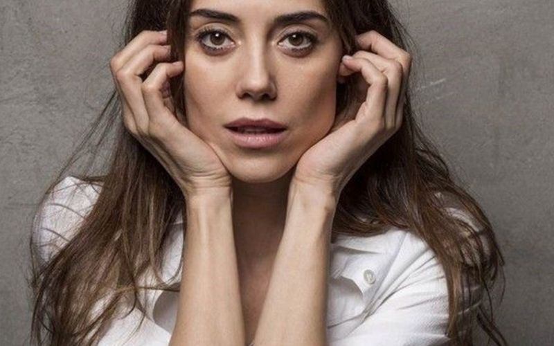 Cansu Dere.jpg