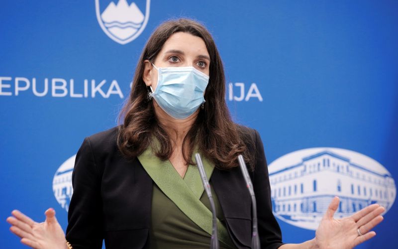 simona kustec sta1.jpg