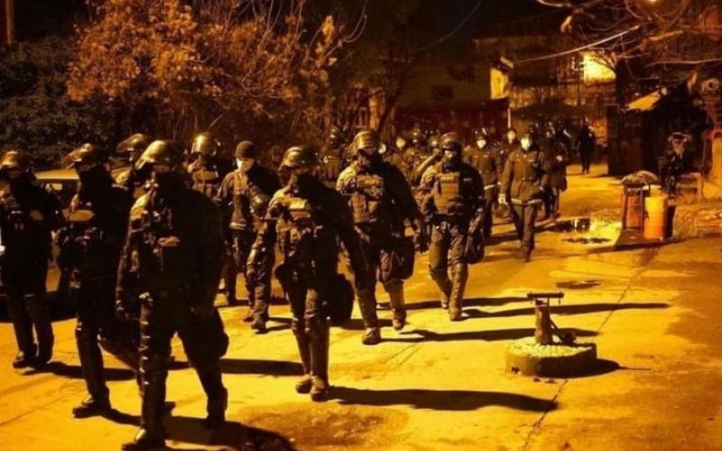 policisti, metelkova.jpg