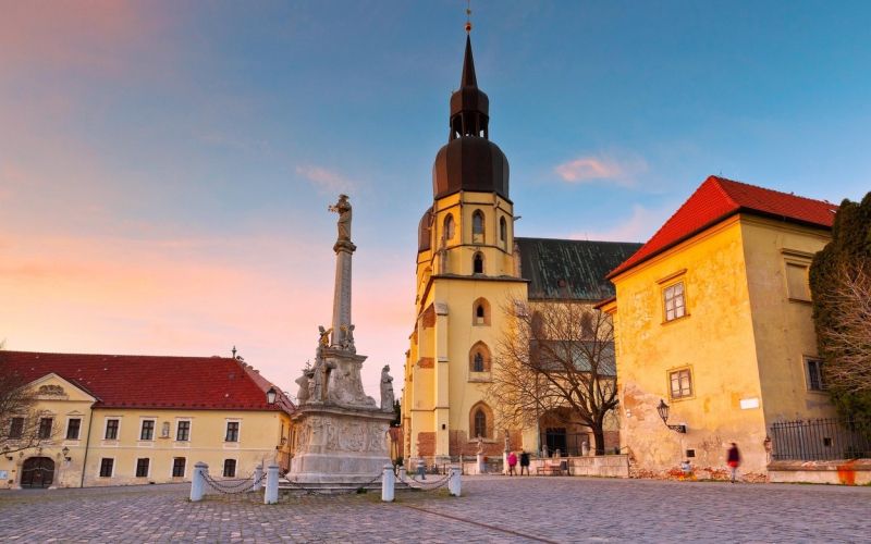 trnava, slovaška, cerkev cv. nikolaja,