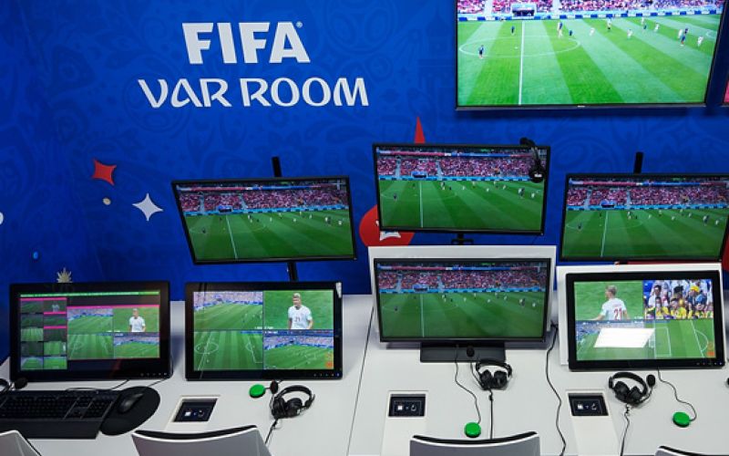 fifa var.jpg