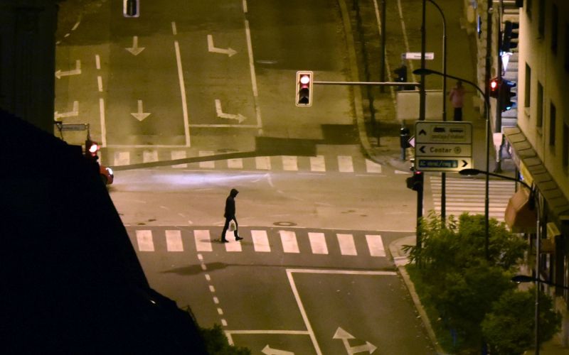 policijska ura, ulica, rdeča luč, ljubljana.jpg