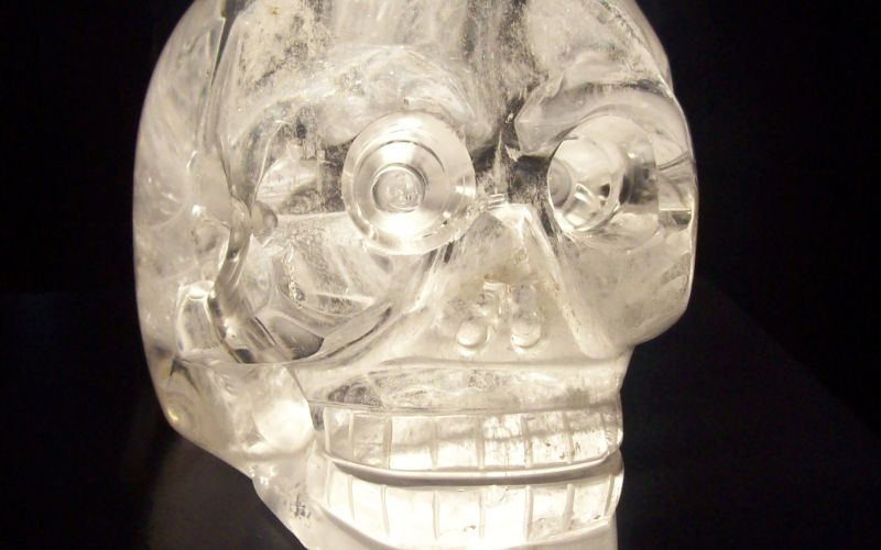 Crystal_skull_in_Musée_du_quai_Branly,_Paris.jpg