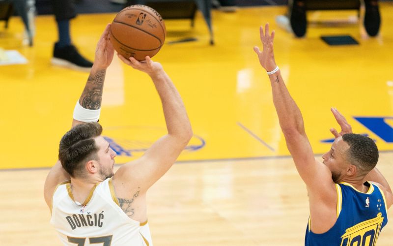 luka doncic steph curry pm.jpg