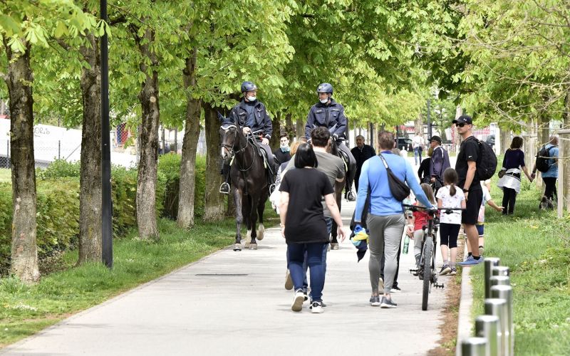 ljubljana, tivoli, policisti konjeniki.jpg