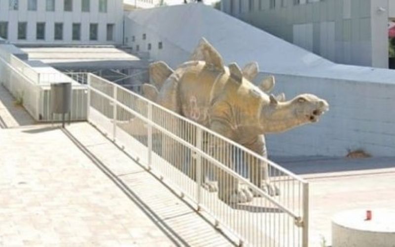 dinozaver Barcelona Google Earth.jpg