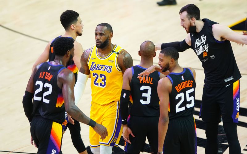 lakers phoenix lebron james re.JPG