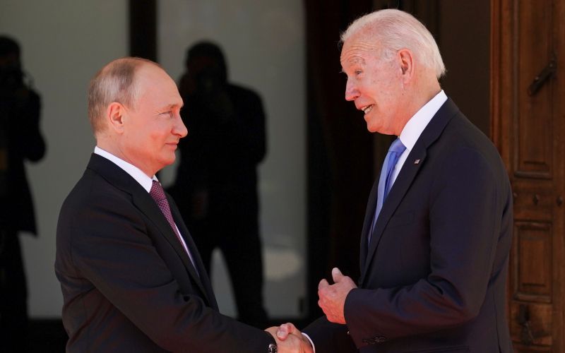 vladimir putin, joe biden, rokovanje, la grange.JPG