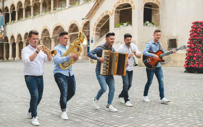 Imajo MLADI KOREJAKI raje vroče ali hladne?