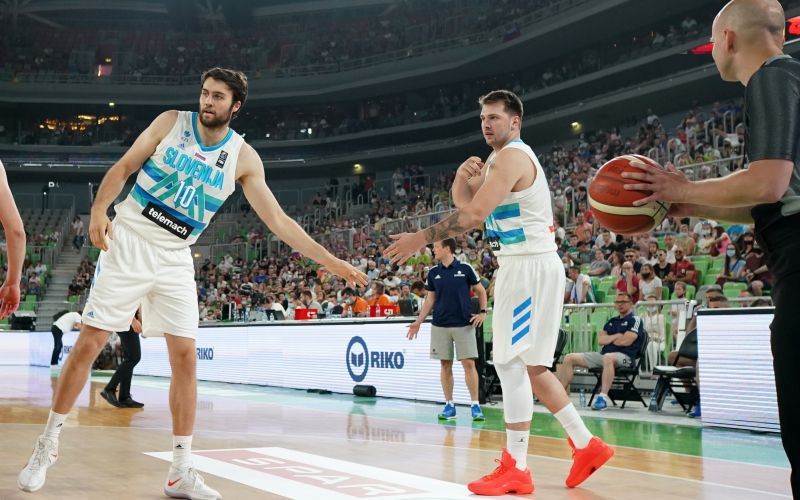 tobey doncic slovenija af.JPG