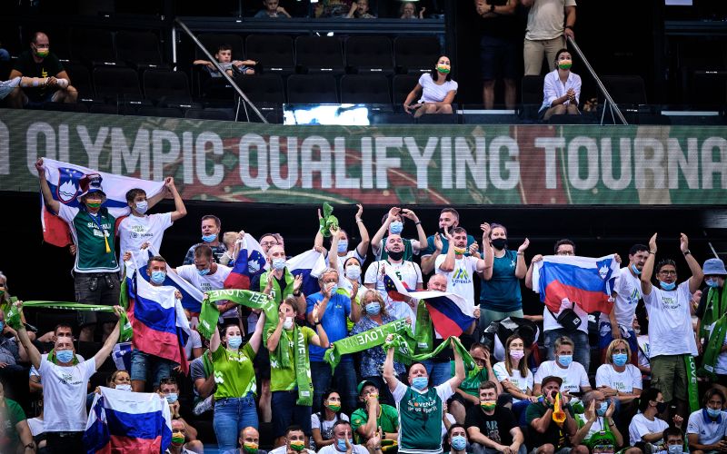 slovenija navijači.jpg