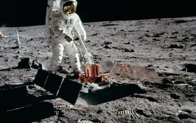 Seizmični poskus na Mesecu Apollo 13 moon nasa gov.jpg