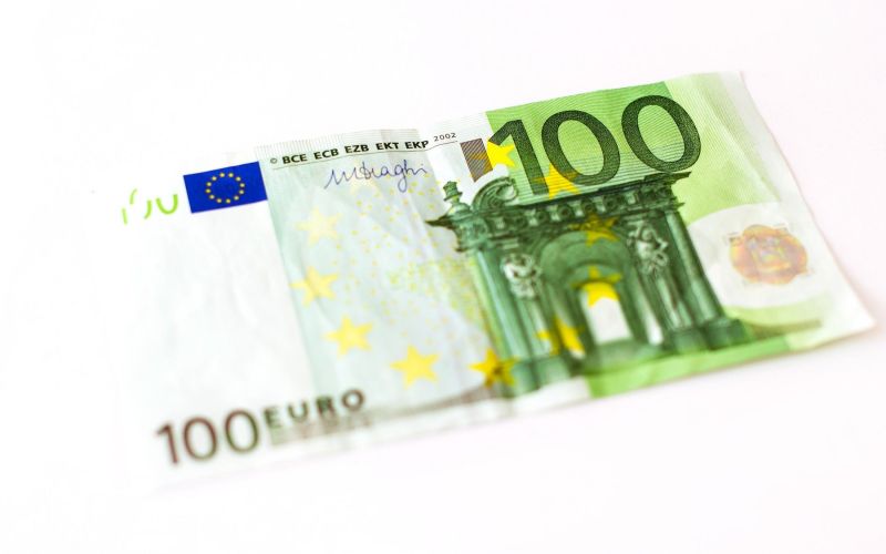 gotovina, evrski bankovec, sto evrov, 100 evrov