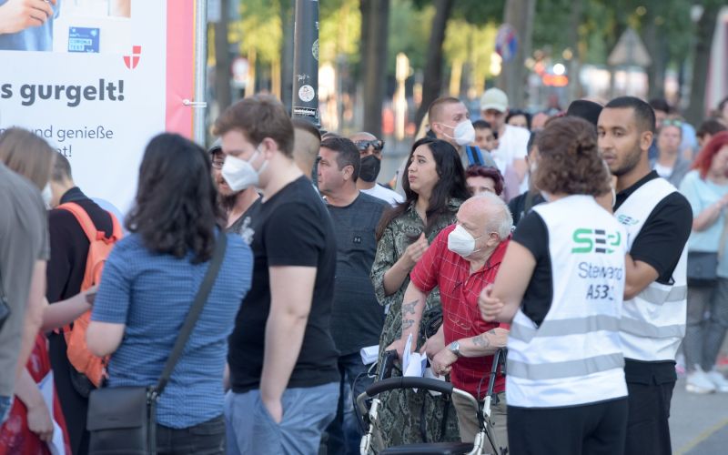 ljudje, avstrija, maske.jpg