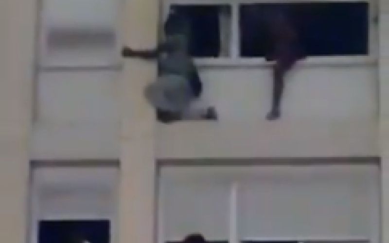 skok stavba požar marseill