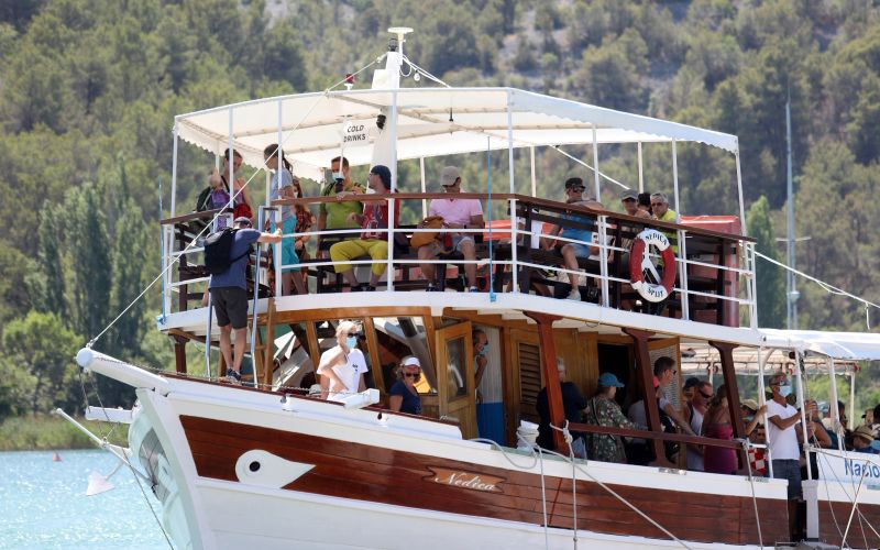skradin, slapovi krke, ladja.jpg