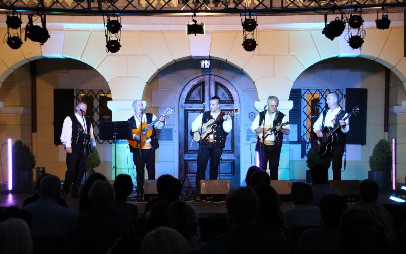 klapa-more, poletje-na-placu