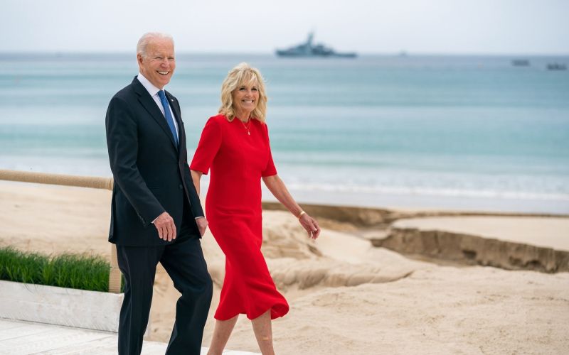 Joe in Jill Biden - se bosta v maju za nekaj dni morala ločiti, saj se bo ona udeležila kronanja ...