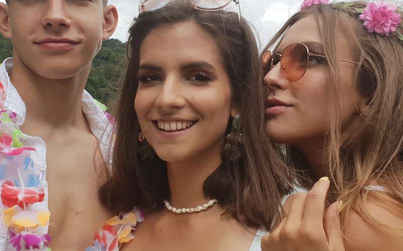 Family Plut vedo za SKRITO OBALO