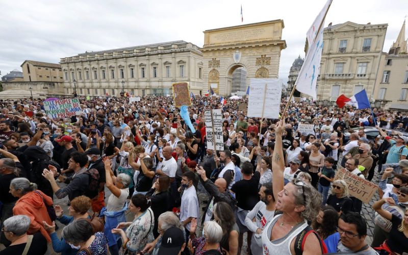 protesti-proti-covidnemu-potrdilu-v-franciji