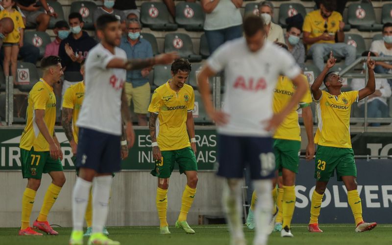 ferreira tottenham profi.jpg