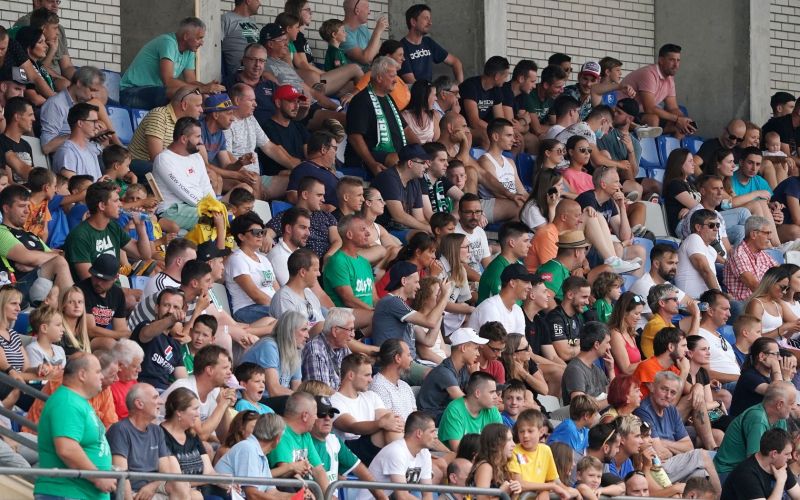 tribuna navijaci olimpija.JPG
