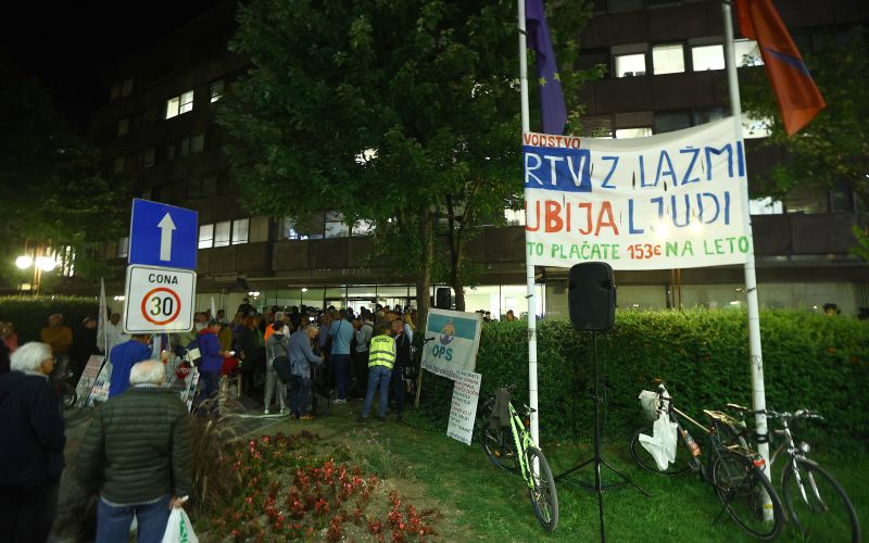 nasprotniki-cepljenja, rtv-slovenija, incident