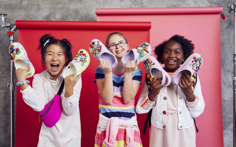 CROCBAND_CLOG_K_JIBBITZ_CLASSIC_TIE_DYE_GRAPHIC_CLOG_K_JIBBITZ_BACK-TO-SCHOOL_FH20_OF_GROUP.jpg