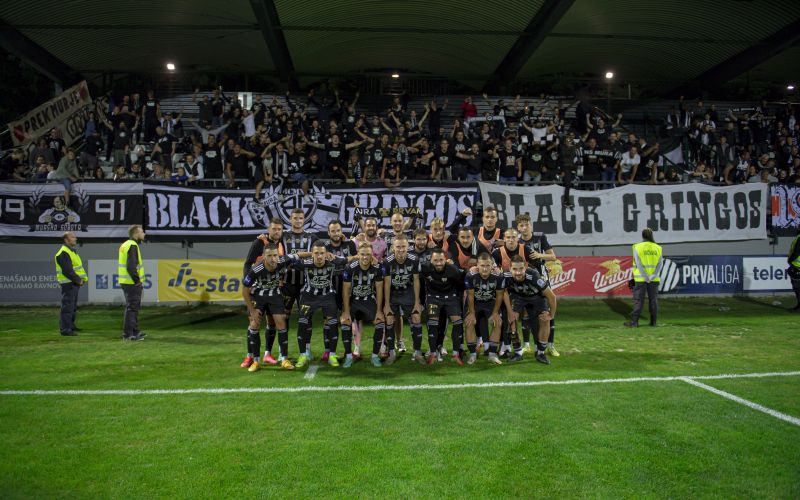 mura black gringos ac.jpg