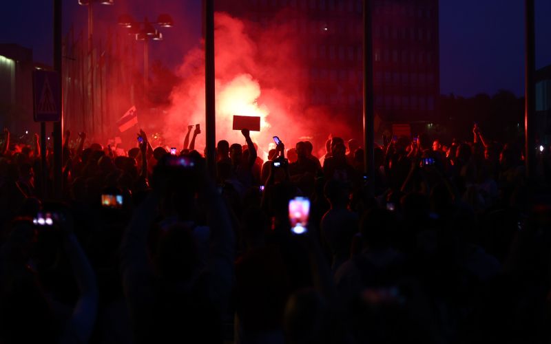 protest pct dz policija solzivec pirotehnika.JPG