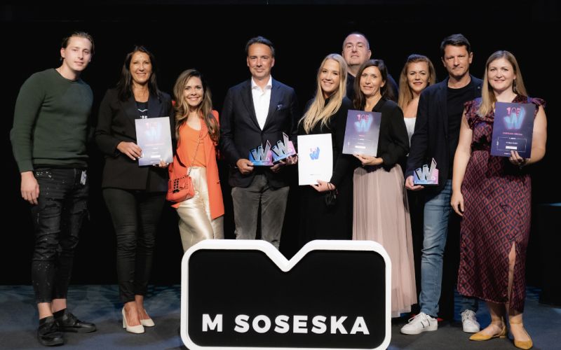 Skupinska fotografija Mercator_Websi_sep 2021.png
