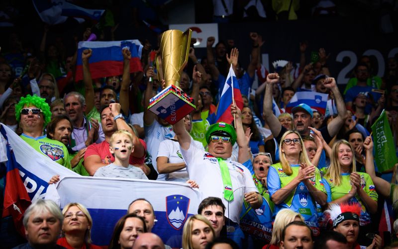 slovenski navijaci.jpg