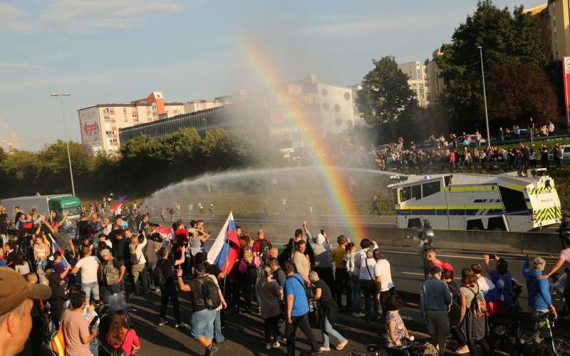 protest policija vodni top solzivec lj 29.09.2021 pl.JPG