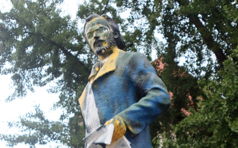 spomenik, josip-jurčič