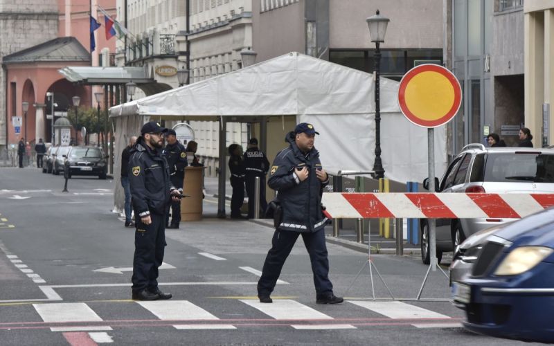 policija ograje protest ljubljana.jpg