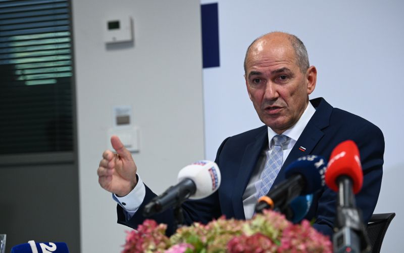 janez jansa vlada tw.jpg