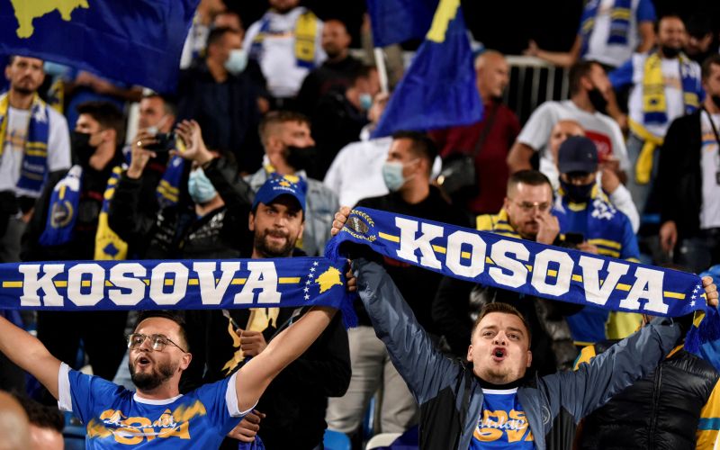 kosovo navijaci 21 pm.jpg