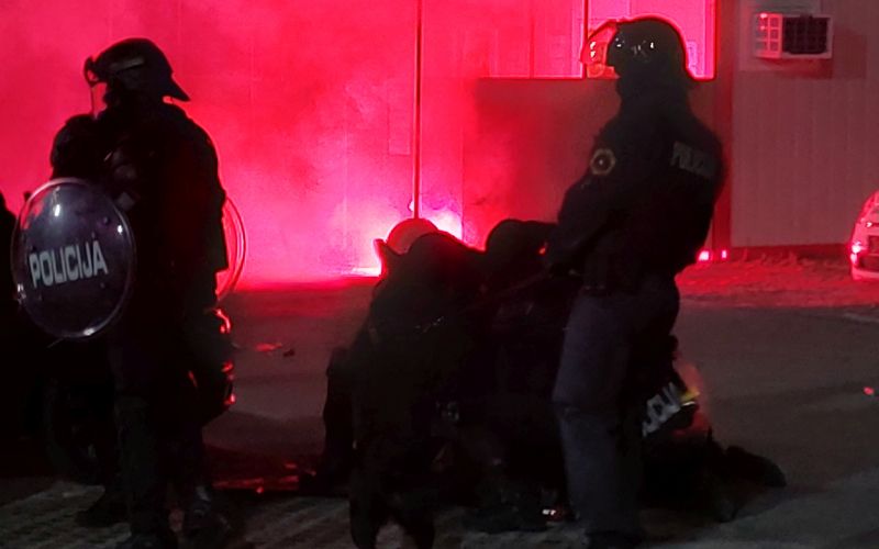 policija navijaci.jpg