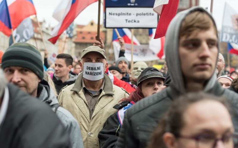 praga, proti koronavirusnim ukrepom.jpg