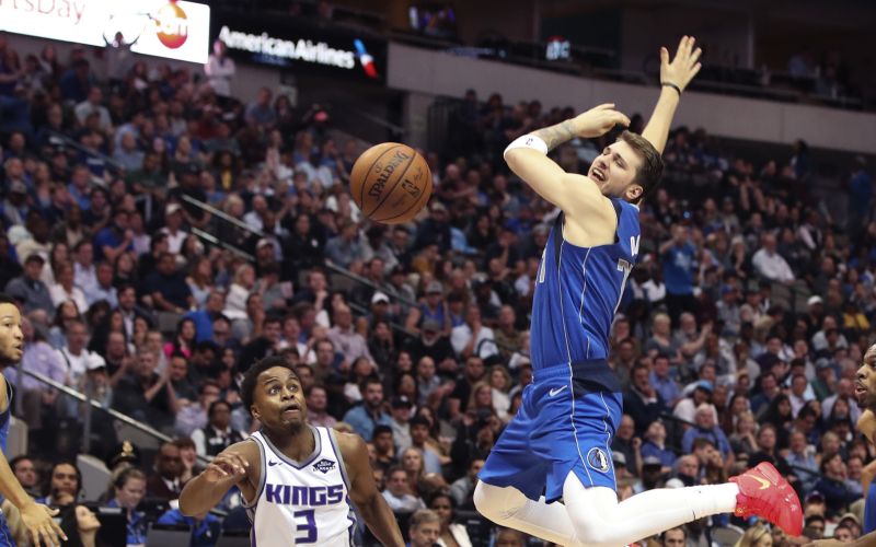 Yogi Ferrell doncic re 19.JPG