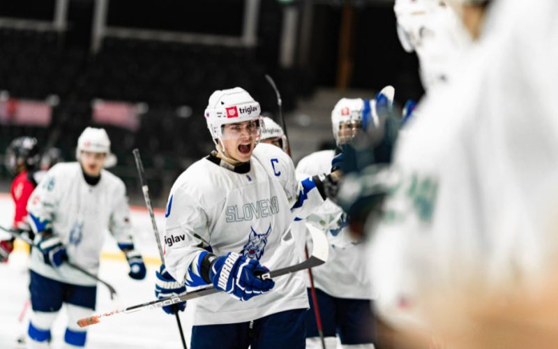 torok slovenija u20 hokej reprezentaca.png