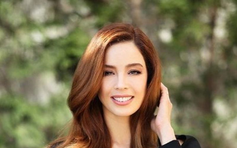 azra-akın, miss-sveta-2002